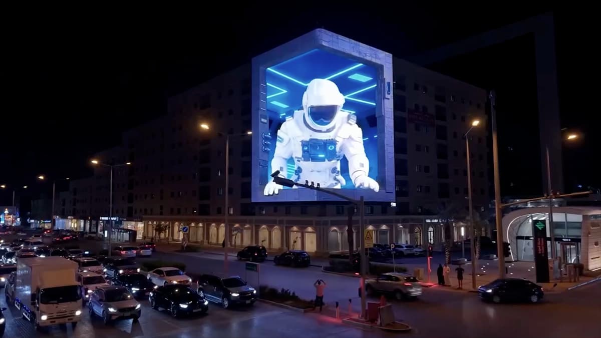 Corner wraparound 3D LED screen in Saudi Arabia