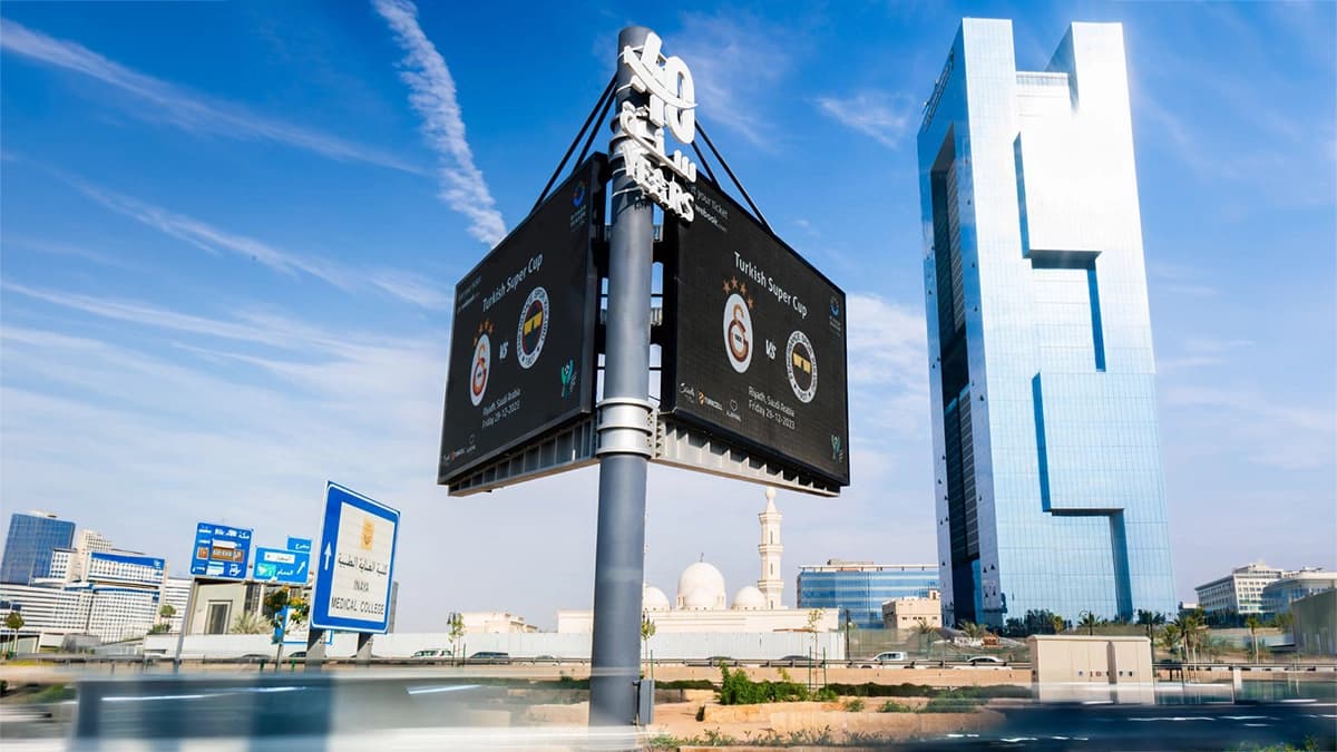Double-sided unipole on a Saudi Arabia highway