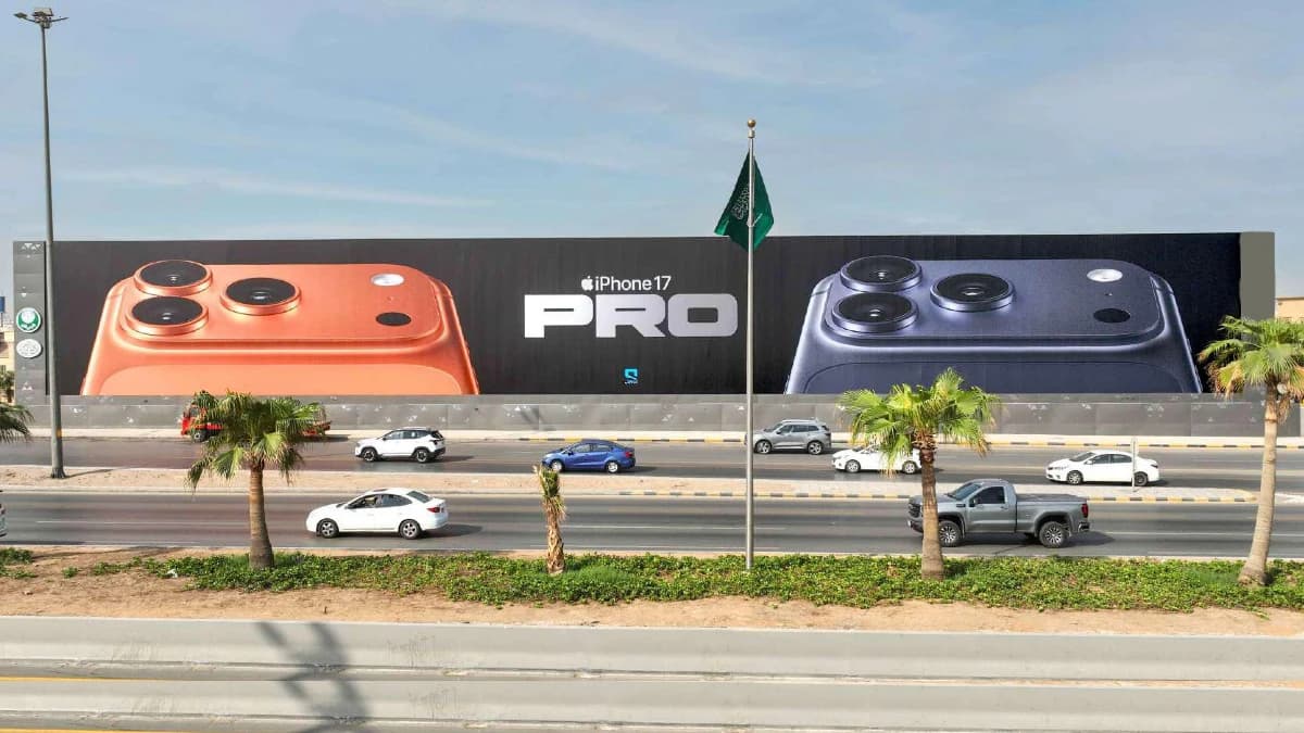 King Fahd Road frontlit hoarding with an Apple iPhone 17 Pro and STC campaign, Riyadh