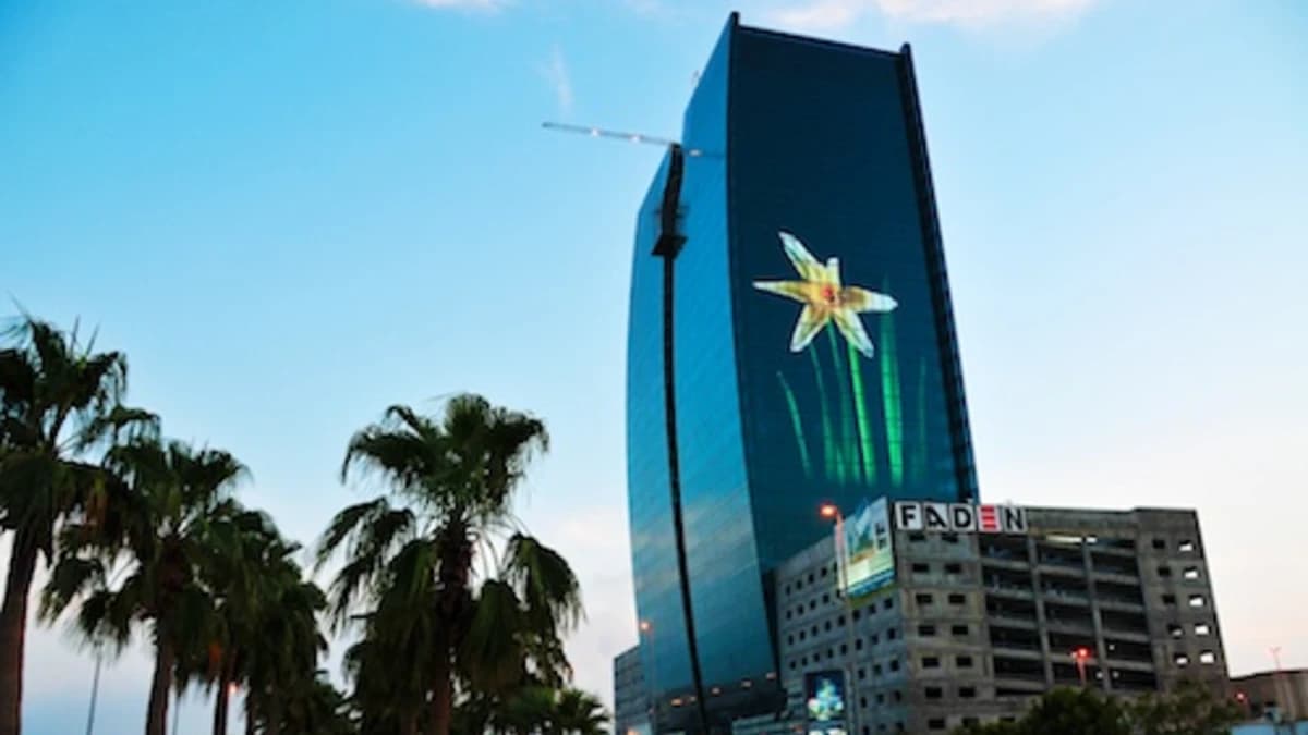 King Road Tower Citiled LED façade with yellow floral creative at twilight, Jeddah